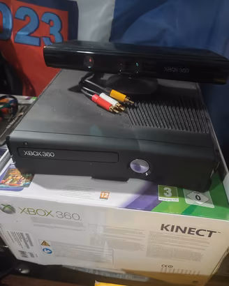Xbox 360 + Kinect + 3 Controller + 12 Giochi 