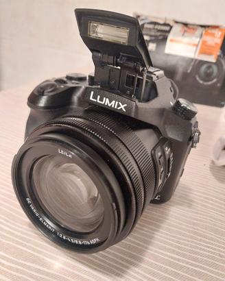 Lumix FZ 2000 + Accessori  - Pari al nuovo