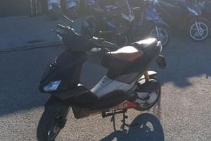 Aprilia SR 50 R – sportivo, leggero e divertente