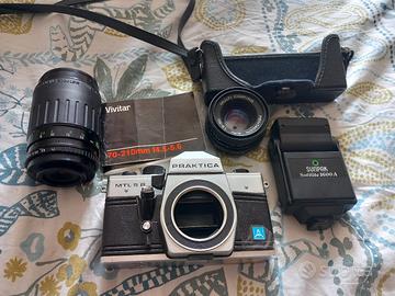 macchina fotografica analogica e obiettivi