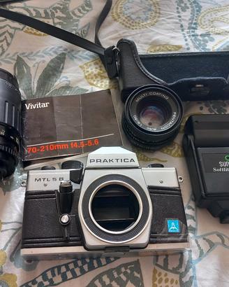 macchina fotografica analogica e obiettivi