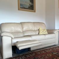 Divani in pelle con poggiapiedi integrato 