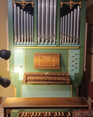 organo a canne in stile barocco