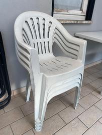  Tavolo con sedie e carrello porta vivande 