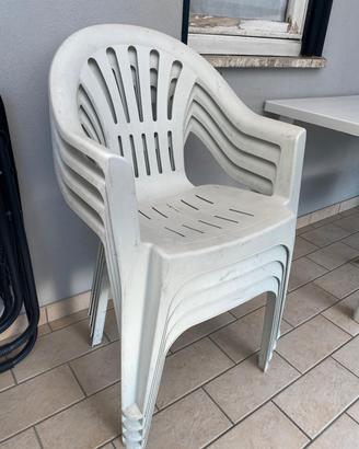  Tavolo con sedie e carrello porta vivande 