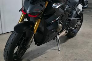 Ducati Streetfighter V4S in garanzia