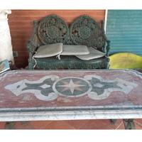 panchina e tavolo da giardino