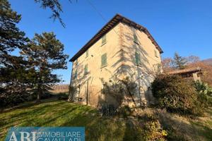 Rustico / Casale di 350 m² con più di 5 locali a B