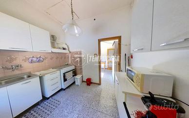 CASA SINGOLA CON CORTE