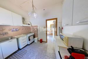 CASA SINGOLA CON CORTE