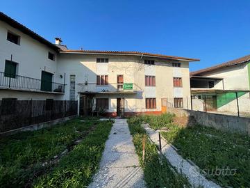SPAZIOSA CASA IN LINEA DA RISTRUTTURARE CON GIA...
