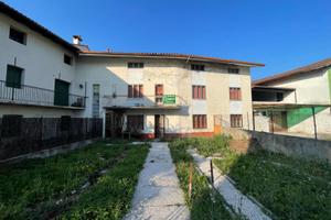 SPAZIOSA CASA IN LINEA DA RISTRUTTURARE CON GIA...