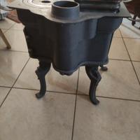 stufa antica in ghisa