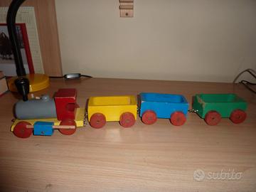 Trenino in Legno completo di locomotiva + 3 vagoni