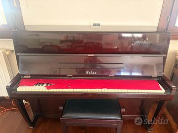 Pianoforte con sgabello