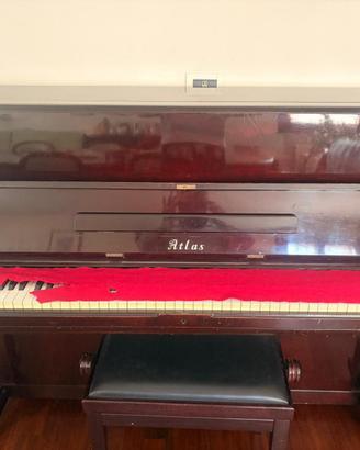 Pianoforte con sgabello