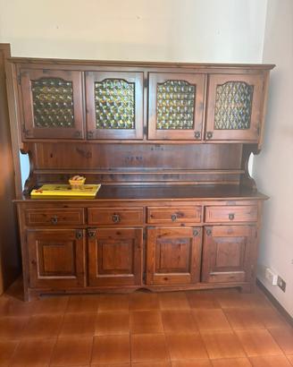 Sala da pranzo in legno di pino tinto noce