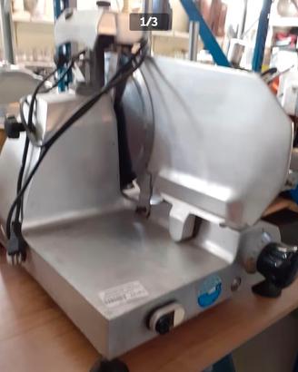Affettatrice salumi 220 volt
