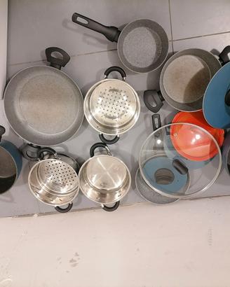 pentoleper induzione+coperchi+utensil  buono stato