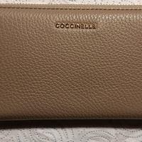 PORTAFOGLIO CON ZIP IN VERA PELLE DI COCCINELLE
