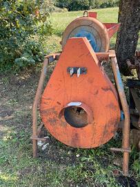 Mulino per cereali a cardano