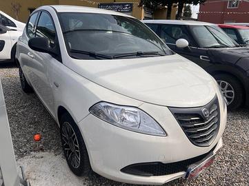 Lancia Ypsilon 1.2 69 CV GPL Momo Design