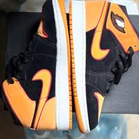 Air Jordan 1 Mid SE