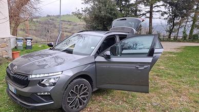 skoda kamiq  black dots