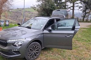 skoda kamiq  black dots