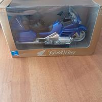 Honda Gold Wing GL 1800 (2001)- 1/12 New Ray
