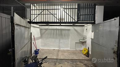 Box moto soppalcato con acqua - Via Gregorio IX