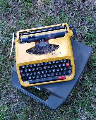 Macchina da scrivere Brother lettera 32