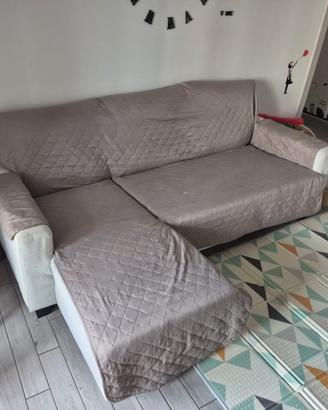 Divano 3 posti colore sabbia – €200