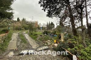 NOSTRA ESCLUSIVA INDIPENDENTE CON 4.200MQ DI TERRE