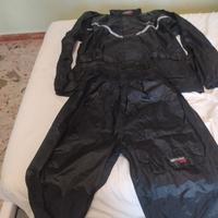Giacca e pantalone antipioggia 