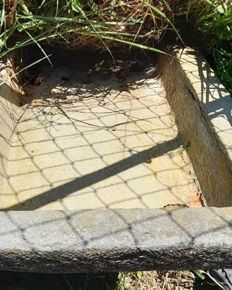 Lavandino lavatoio in pietra,  antico