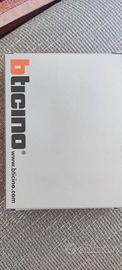 Placca rettangolare Axolute 3 moduli BTicino