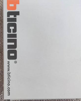 Placca rettangolare Axolute 3 moduli BTicino