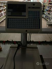 Bilancia professionale con carta adesiva