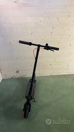 Monopattino  elettrico ninebot