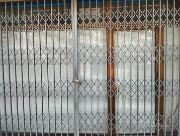 Negozio 200 mq con deposito di 500 mq