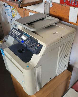 stampante multifunzione laser colori da sistemare