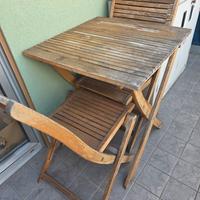Tavolo e 2 sedie in legno da esterni