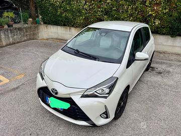 Toyota yaris 1000 active