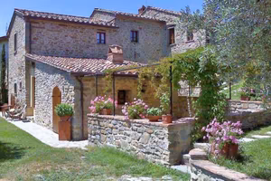 Rustico / Casale di 220 m² con 5 locali e box auto