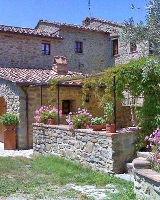 Rustico / Casale di 220 m² con 5 locali e box auto