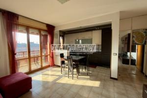 AMPIO BILOCALE ULTIMO PIANO CON BOX