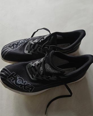 scarpe chiodate Hoka 