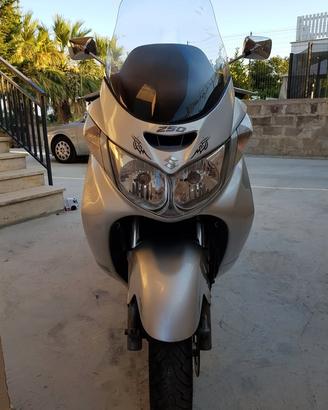 Suzuki burgman 250 an