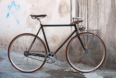 Bici Pinarello vintage, telaio UCY, verde.
